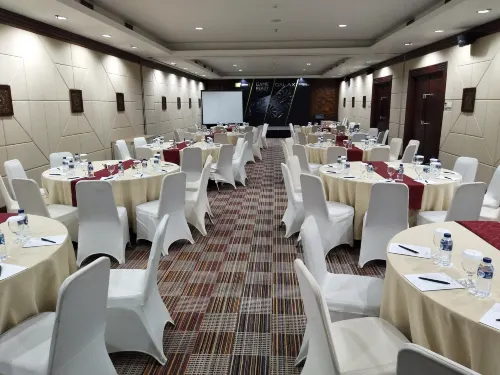 Hotel Santika Premiere Gubeng Surabaya Бизнес-удобства Photos