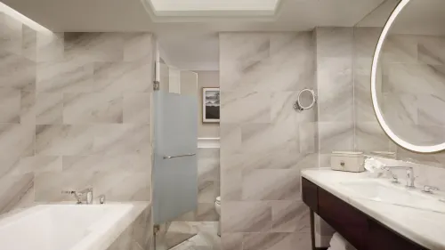 The St. Regis Jakarta Kamar Photos