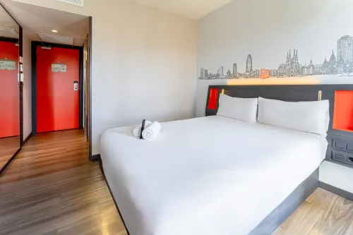 EasyHotel Barcelona Fira Chambres Photos
