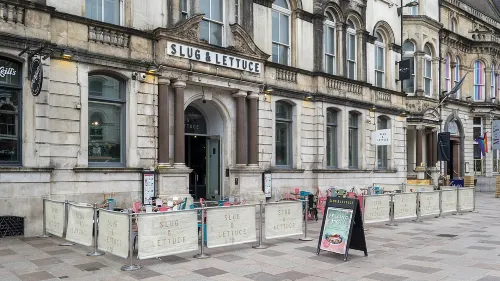 The Royal Hotel Cardiff Restauration Photos