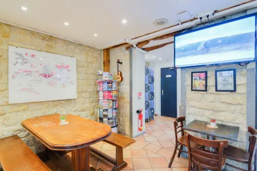 Le Village Montmartre by Hiphophostels Restauration Photos