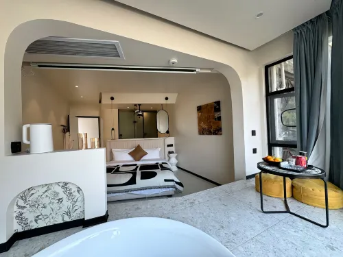 Jiuye Banshan B&B (Phoenix Ancient Town Store) Featured Photos