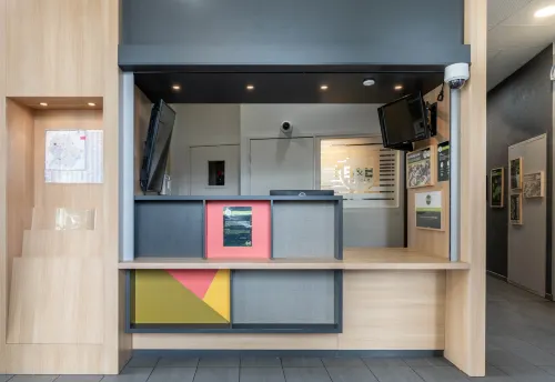 B&B HOTEL Lille Roubaix Campus Gare Espaces publics Photos