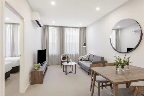 Brady Apartment Hotel Hardware Lane Rooms Photos