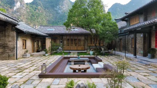 Governor's Mansion Courtyard•Centennial Old House• Vacation Homestay Photos