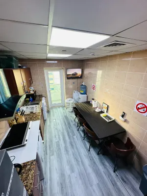 Urban Panda Hostel Marina Dubai Restauration Photos