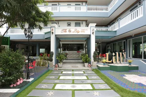 The Lilly Hotel Exteriör Photos