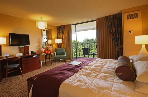 Hilo Hawaiian Hotel, Trademark Collection by Wyndham Huoneet Photos
