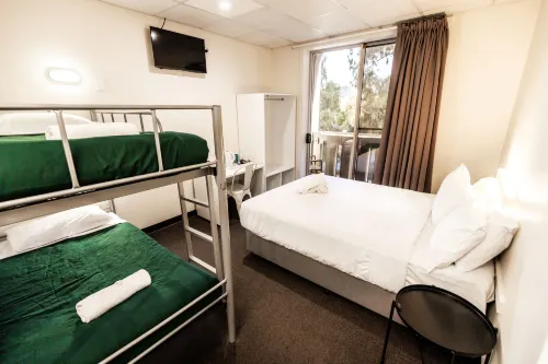 YHA Adelaide Central Rooms Photos