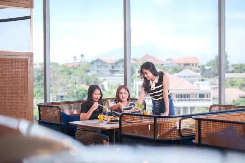 Grand Edge Hotel Semarang Photos