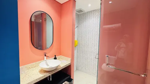 Yellow Bee Resort Cililitan Rooms Photos