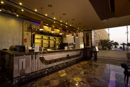 AMC Royal Hotel & Spa Restauration Photos