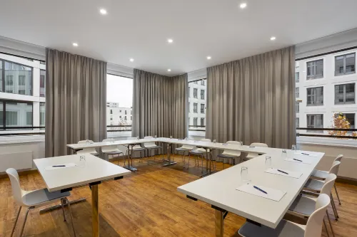 Holiday Inn Express Munich City West Business Facilities Photos