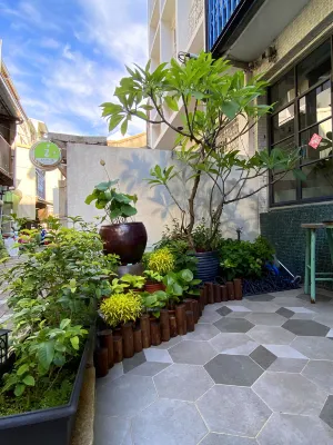 Local Backpacker Hostel Exterior Photos