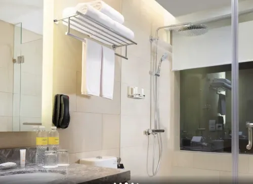 Holiday Inn & Suites Jakarta Gajah Mada Kamar Photos
