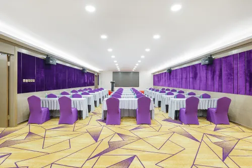 The Bauhinia Hotel Shenzhen (Luohu Port Grand Theatre Metro Station) Espaces Affaires Photos
