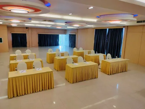 Dragon Beach Resort , Jomtien Beach Pattaya Бизнес-удобства Photos