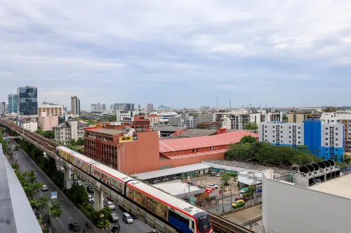 Avani Sukhumvit Bangkok Hotel Exterior Photos