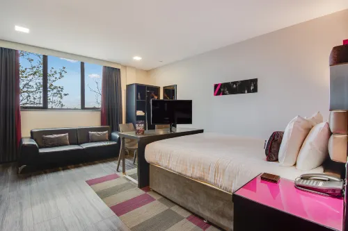 Roomzzz Chester City Camere Photos