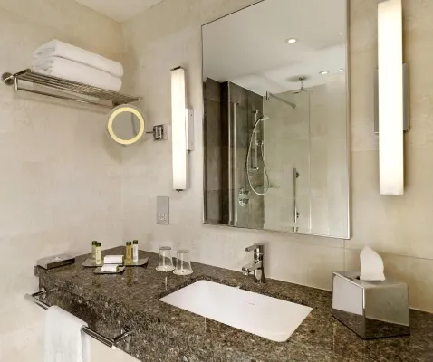 DoubleTree by Hilton London Victoria Rooms Photos