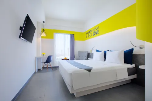 Yello Hotel Jemursari Kamar Photos