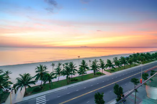Serene Beach Hotel Danang Рядом с отелем Photos