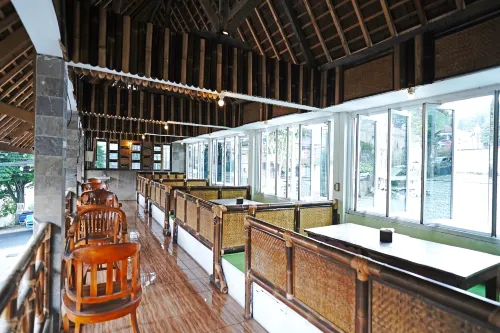 Saung Balibu Hotel Restauranger Photos