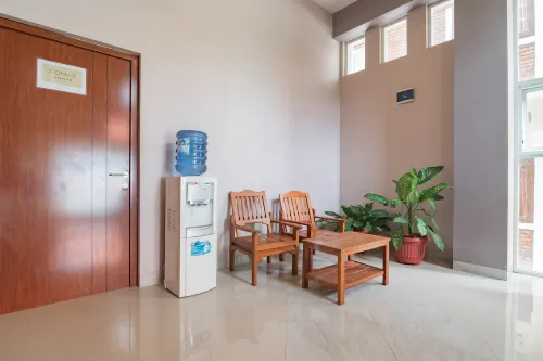 Urbanview Hotel Syariah Insani Cisarua Puncak Photos