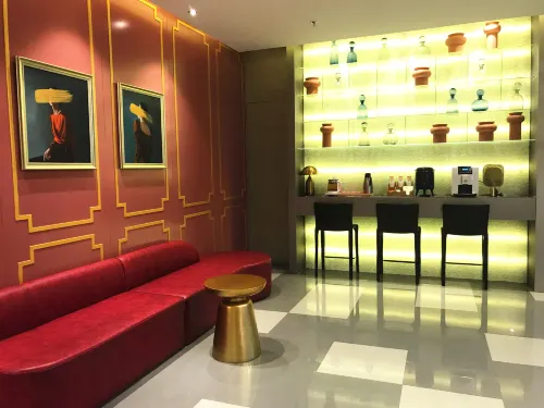 Waiting Hotel (Shanghai Bund Nanjing East Road Pedestrian Street) Exterior Photos