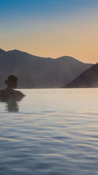 2天1晚 • 溫泉之旅·指定入住小湧園天悠｜河口湖＋富士山＋箱根、絕美列車之旅「富士山景觀特急」、高尾山（含登山纜車）、箱根神社·湖中鳥居、大石公園、御殿場 Outlets