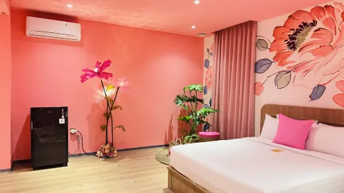 Yellow Bee Resort Cililitan Kamar Photos