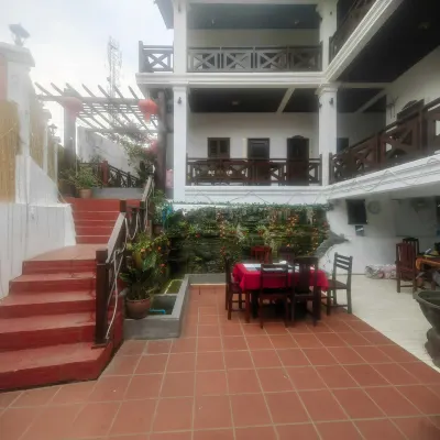 We House Guest House Eksterior Photos