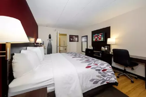 Red Roof Inn Lansing East - MSU Rooms Photos