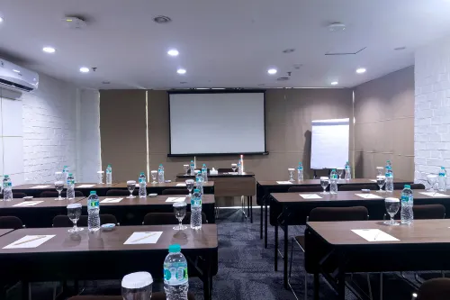 MaxOne Sabang Jakarta Fasilitas Bisnis Photos