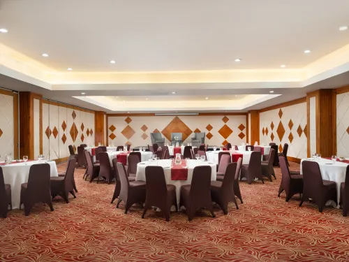 Hotel Santika Premiere Gubeng Surabaya Бизнес-удобства Photos