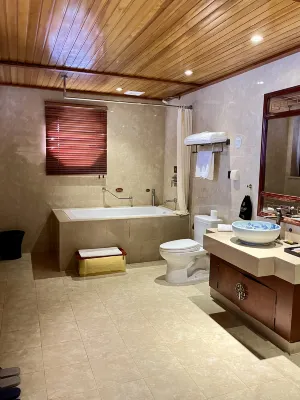 Chong Ning Castle Hotel Rooms Photos