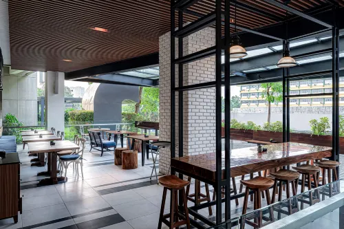 Whiz Luxe Hotel Spazio Surabaya Makanan Photos