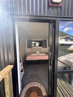 The Flaming Kiwi Backpackers Rooms Photos