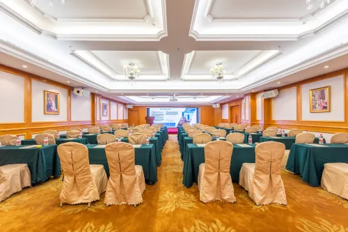 Vienna International Hotel (Guangzhou Xintang High Speed Railway Station Cowboy City Branch) Избранное Photos