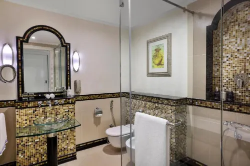 Al Habtoor Grand Resort, Autograph Collection By Marriott Rooms Photos