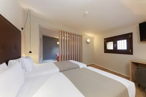 Gran Hotel Barcino Camere Photos