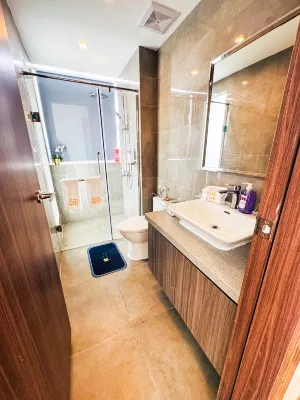 Luxury hotel near City of Dreams Solaire NAIA MOA- City of bridge Rum Photos