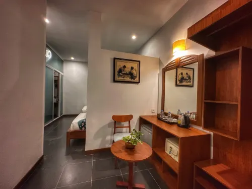 Monsoon Riverside Hotel Huoneet Photos