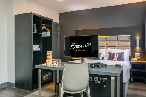 Roomzzz Chester City Camere Photos