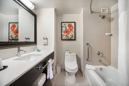 Holiday Inn Vancouver-Centre Broadway Camere Photos