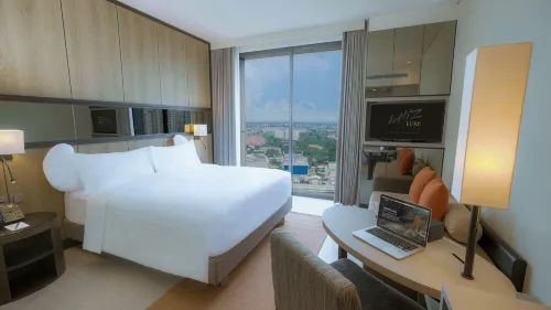 Whiz Luxe Hotel Spazio Surabaya Kamar Photos