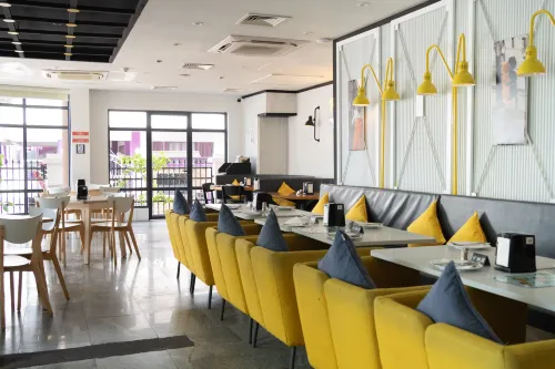 Manhattan Business Hotel Restauration Photos