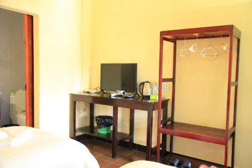 We House Guest House Kamar Photos