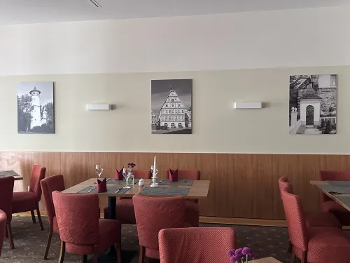 PLAZA INN Leonberg Restauration Photos