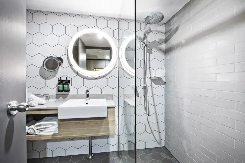 Crowne Plaza Alice Springs Lasseters Rooms Photos